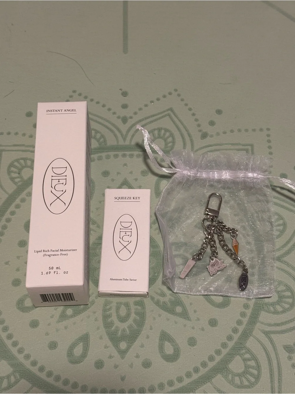 Dieux Instant Angel Moisturizer, Tube Savior, Charm